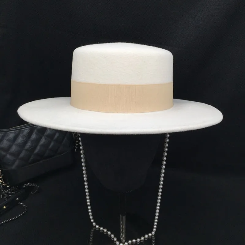 Winter Fashion White Wool Fedora Hat with Pearl Chain Decoration for Women