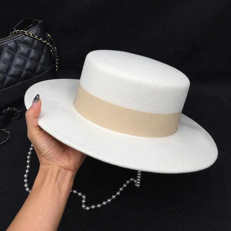 Winter Fashion White Wool Fedora Hat with Pearl Chain Decoration for Women